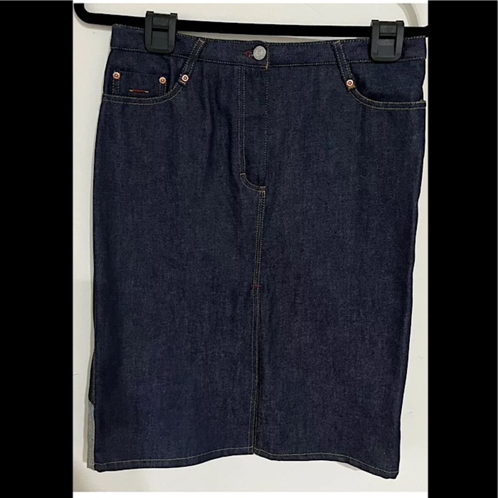 NWT BCBGMaxazria Jeans Skirt, Denim, Size 6